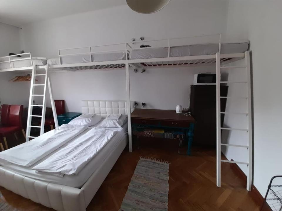 Rodzinna Przestrzen Dla 8 Osob 2 Pokoje Z Lazienka I Mini Aneksem Varşovia Exterior foto