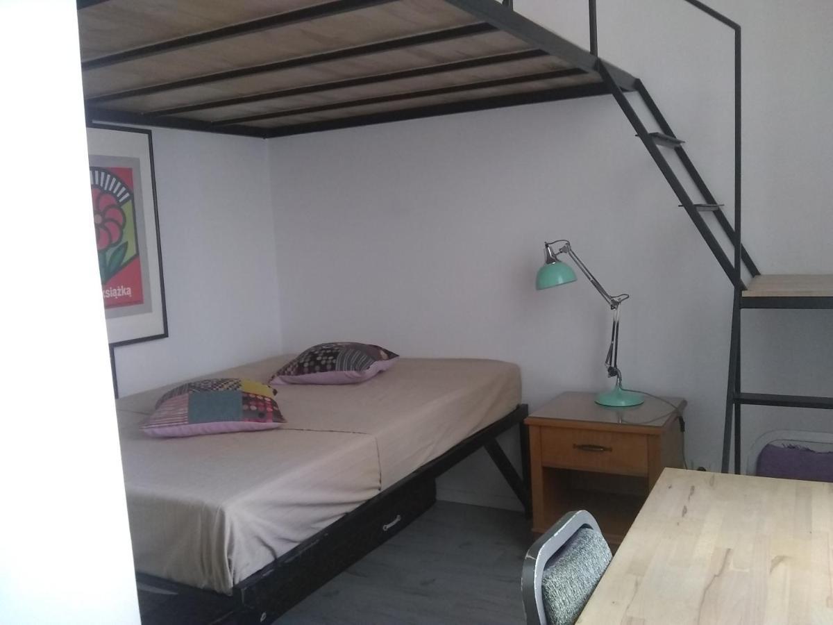 Rodzinna Przestrzen Dla 8 Osob 2 Pokoje Z Lazienka I Mini Aneksem Varşovia Exterior foto