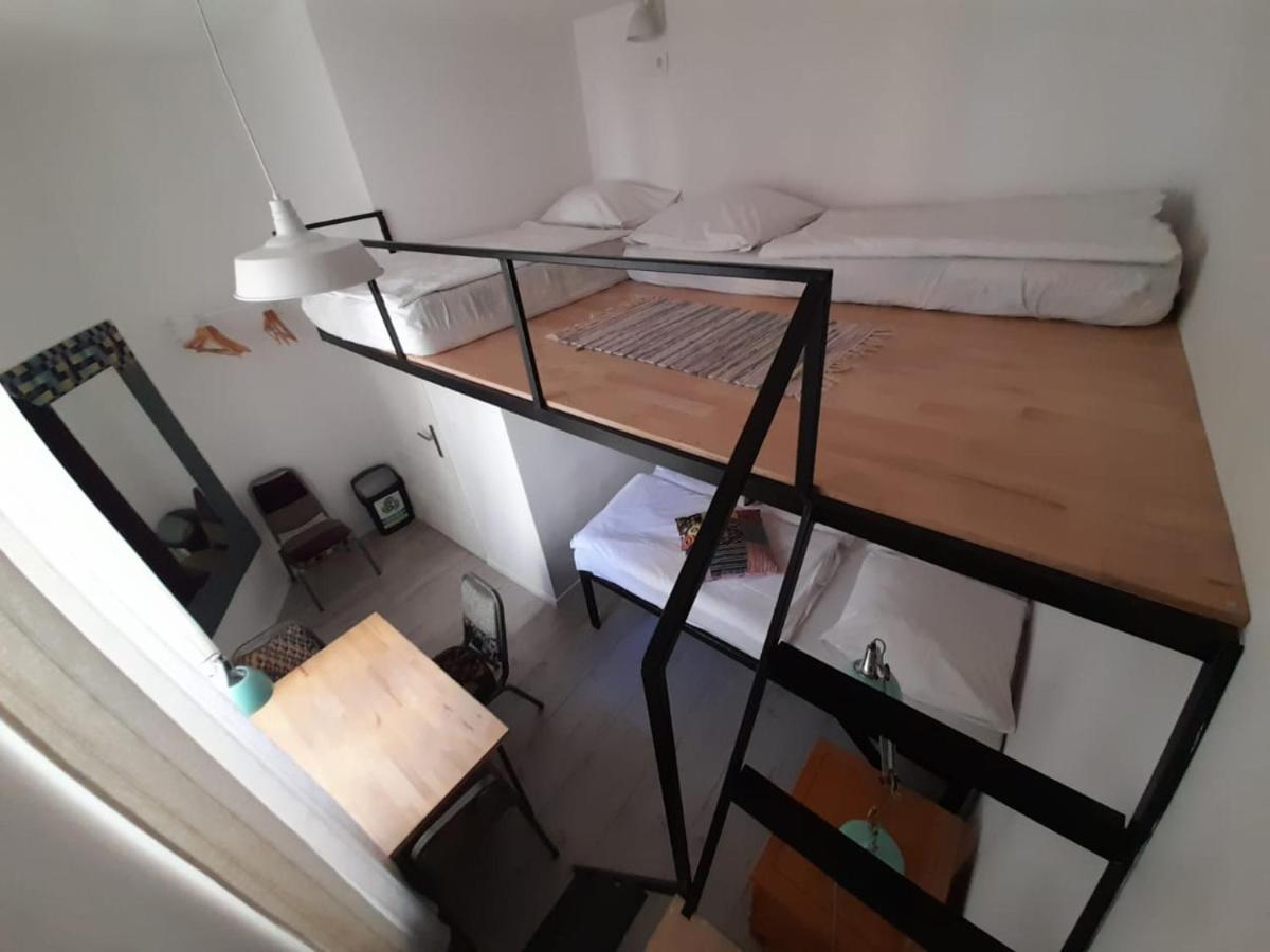 Rodzinna Przestrzen Dla 8 Osob 2 Pokoje Z Lazienka I Mini Aneksem Varşovia Exterior foto